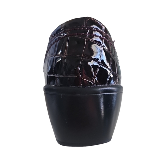 CLARKS WOMEN'S MAY POPPY CROC PRINT LOAFER - Picture 8 of 10